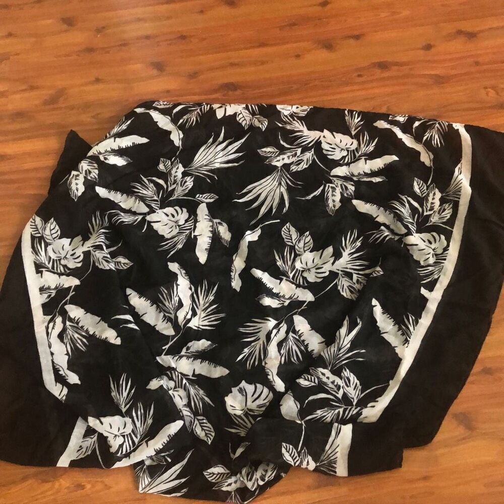 Black and white leaf print tropical sarong bathing suit cover up Large wrap